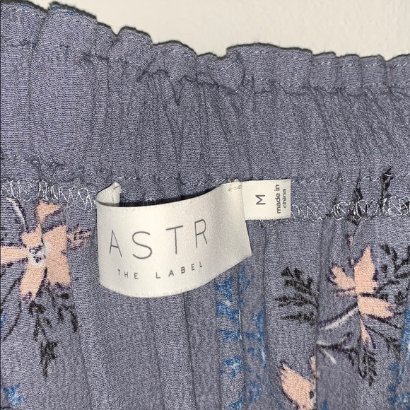 Lavender off the shoulder floral top - Picture 3 of 3